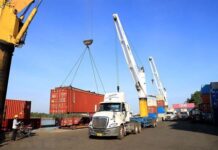 সড়কের ওপর চাপ কমাতে অভ্যন্তরীণ নৌপরিবহনে জোর দিচ্ছে ভিয়েতনাম